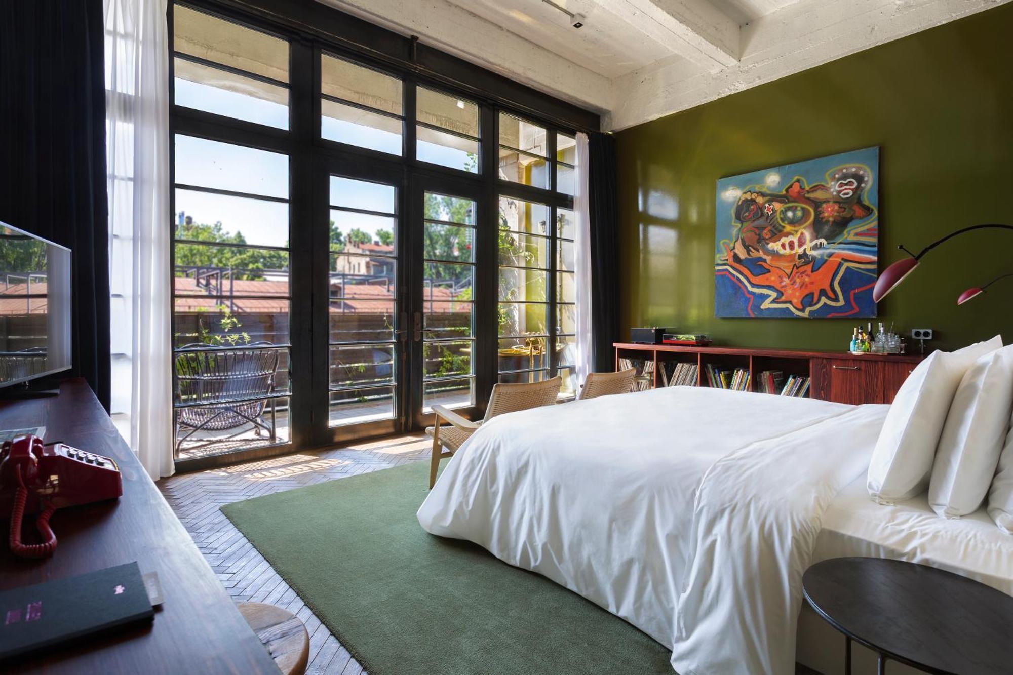 Signature Terrace Room