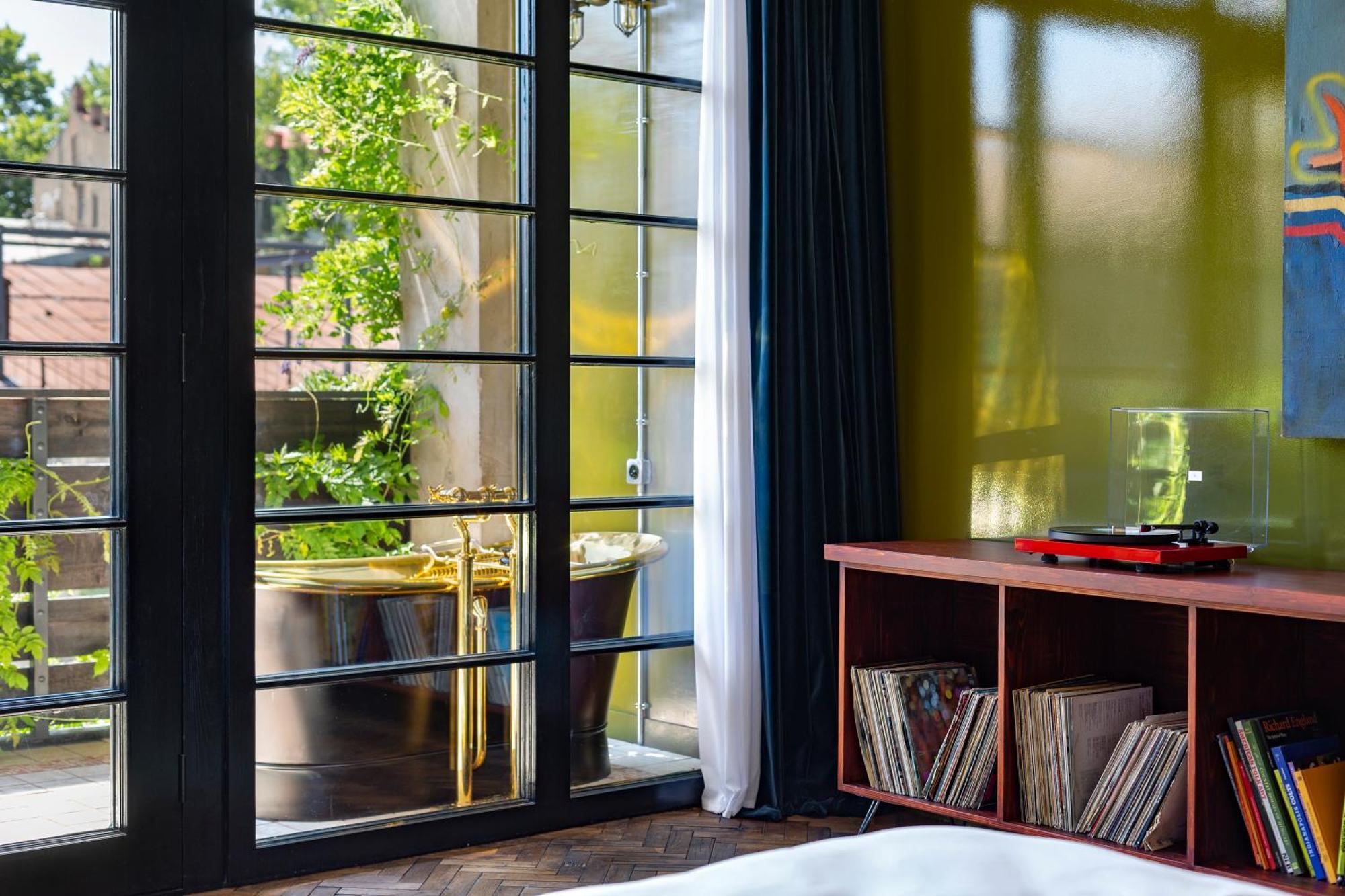 Signature Terrace Room